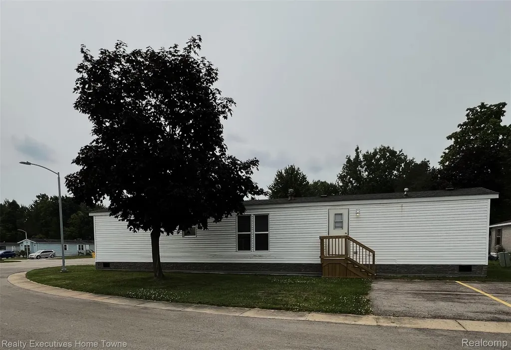 7130 Mapleview Circle Brown City City MI 48416