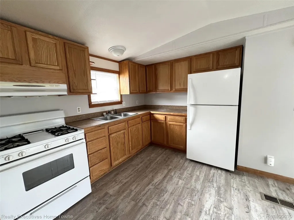 7130 Mapleview Circle Brown City City MI 48416