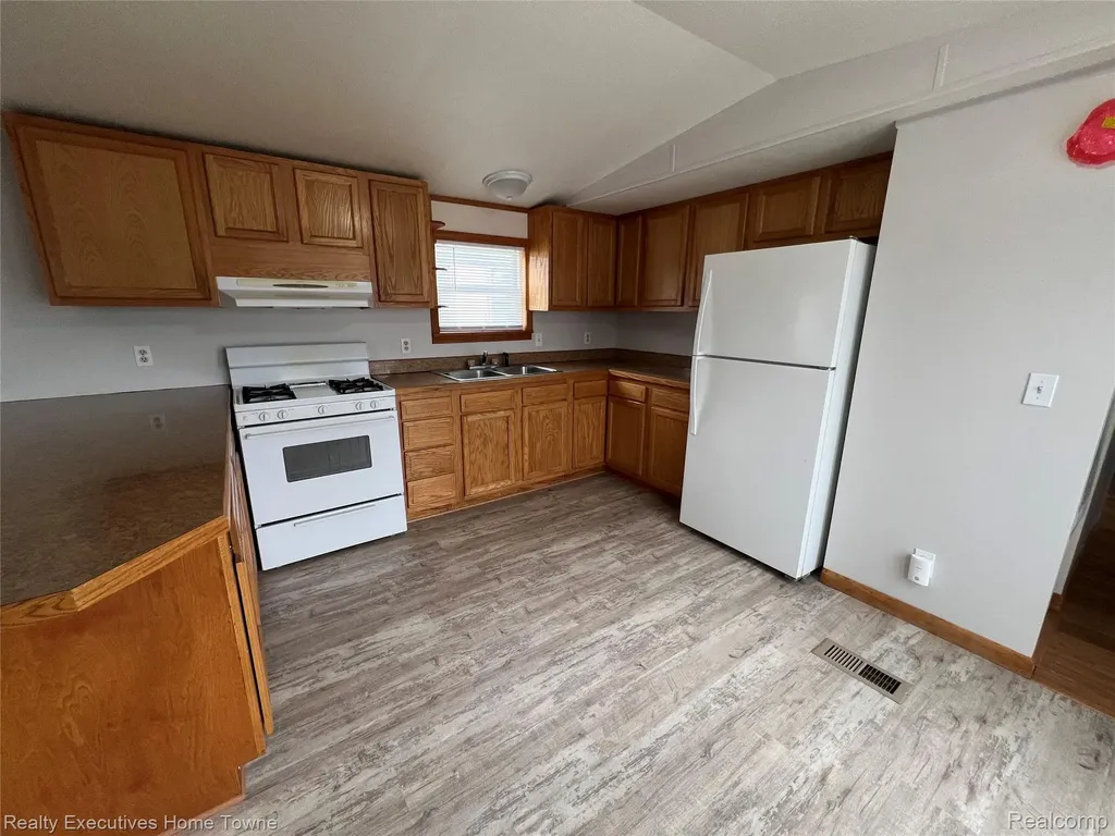 7130 Mapleview Circle Brown City City MI 48416