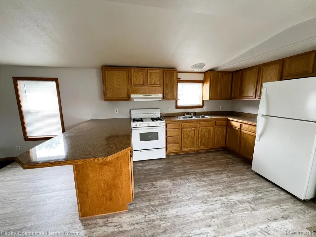 7130 Mapleview Circle Brown City City MI 48416