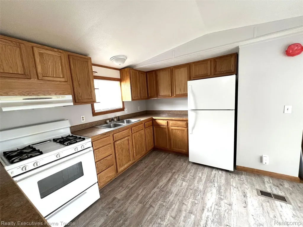 7130 Mapleview Circle Brown City City MI 48416