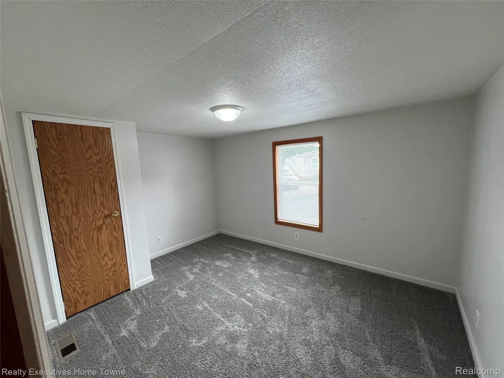 7130 Mapleview Circle Brown City City MI 48416