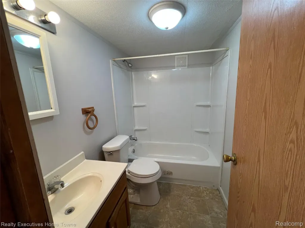 7130 Mapleview Circle Brown City City MI 48416