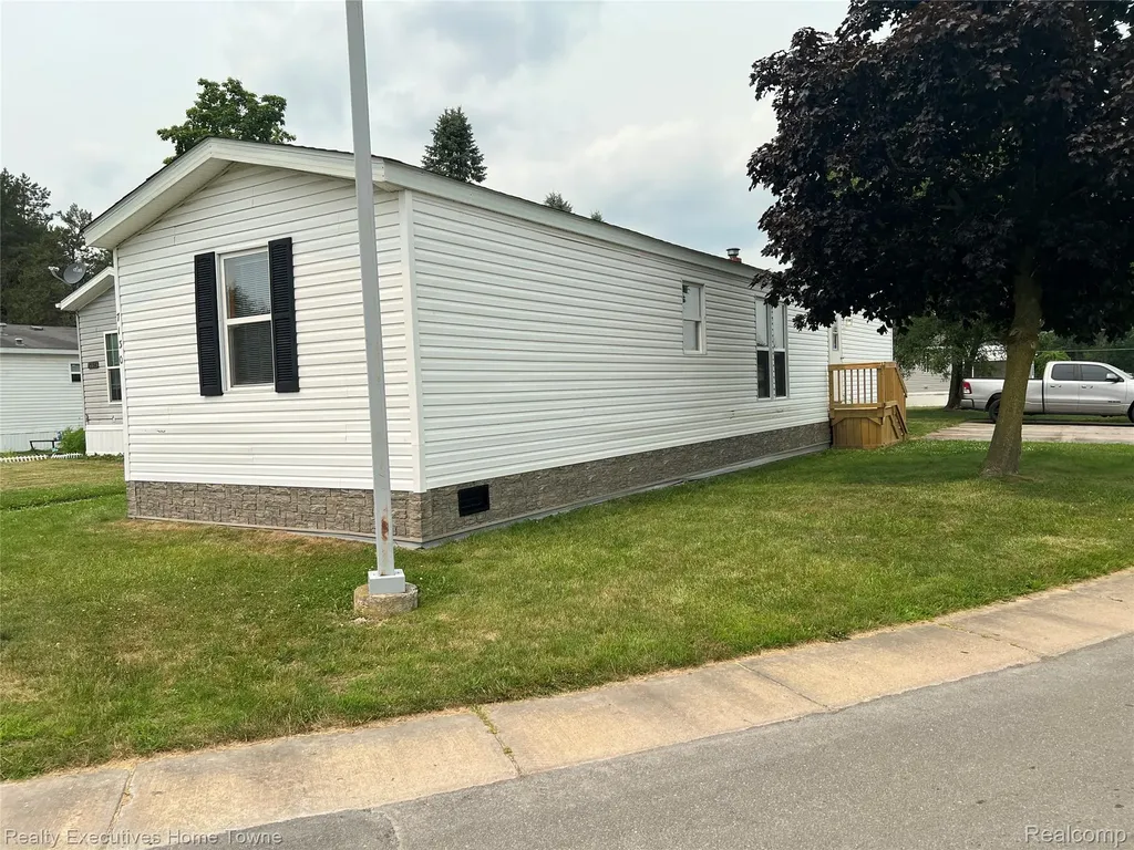 7130 Mapleview Circle Brown City City MI 48416