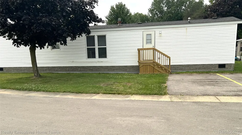 7130 Mapleview Circle Brown City City MI 48416