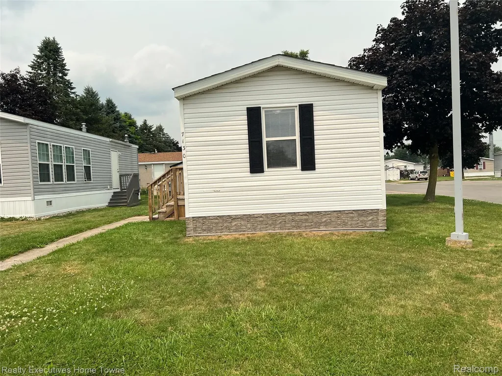 7130 Mapleview Circle Brown City City MI 48416