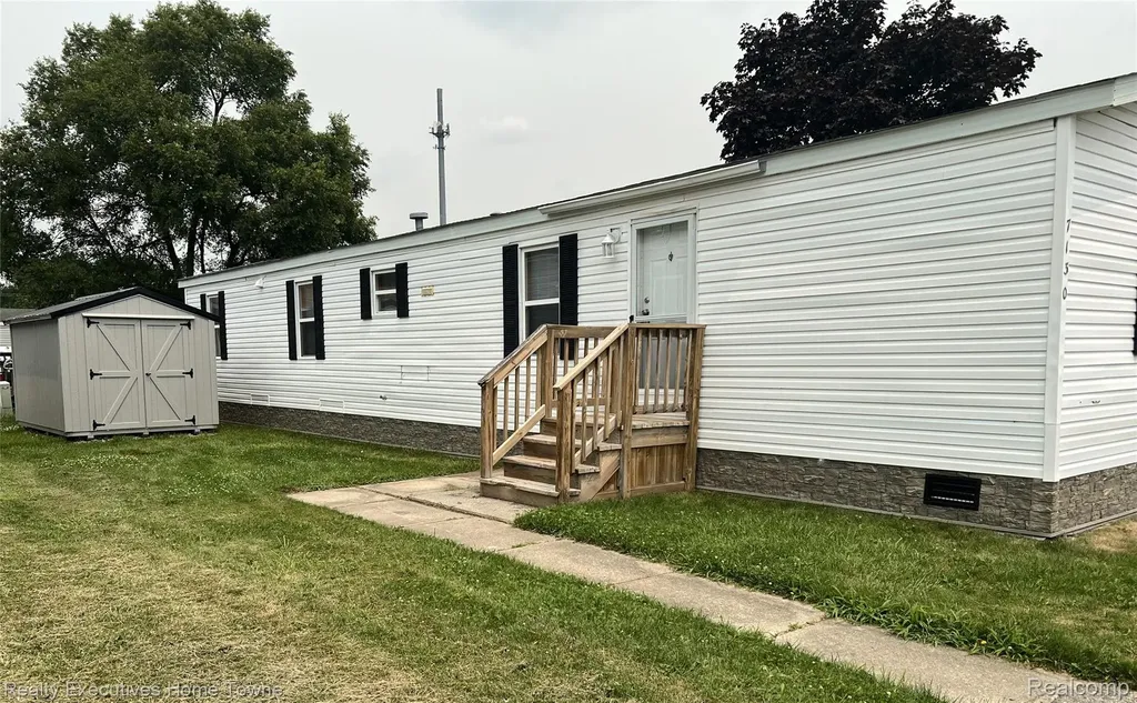 7130 Mapleview Circle Brown City City MI 48416