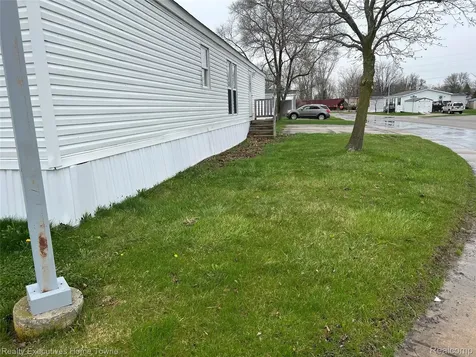 7130 Mapleview Circle Brown City City MI 48416