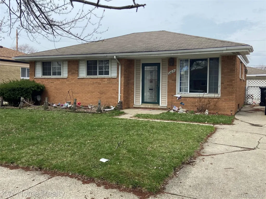 15251 Elderwood Street Roseville City MI 48066