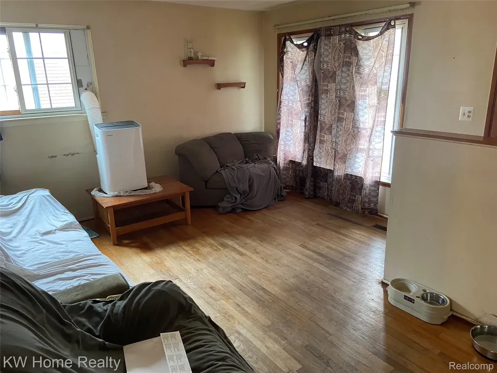 15251 Elderwood Street Roseville City MI 48066