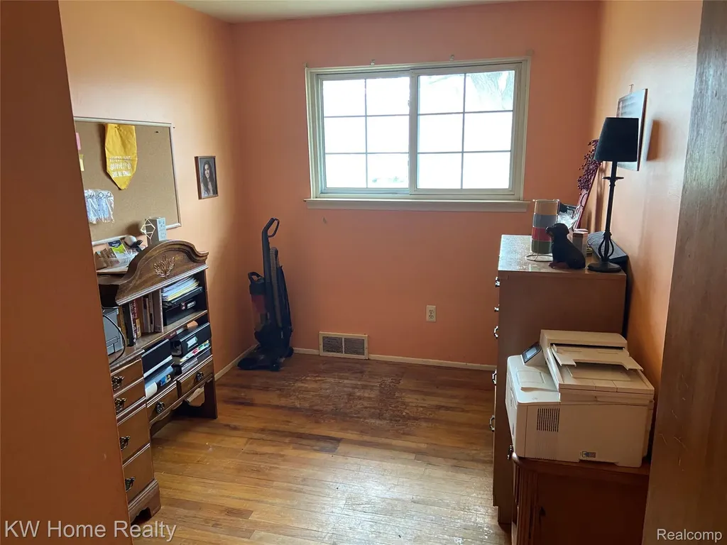 15251 Elderwood Street Roseville City MI 48066