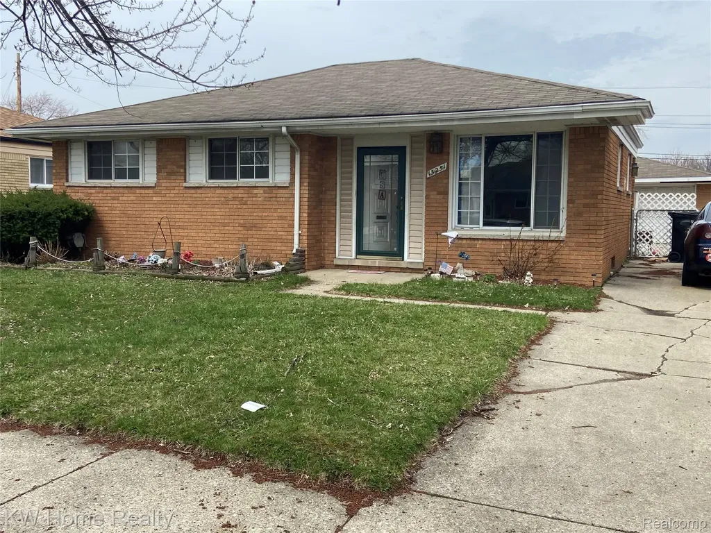 15251 Elderwood Street Roseville City MI 48066