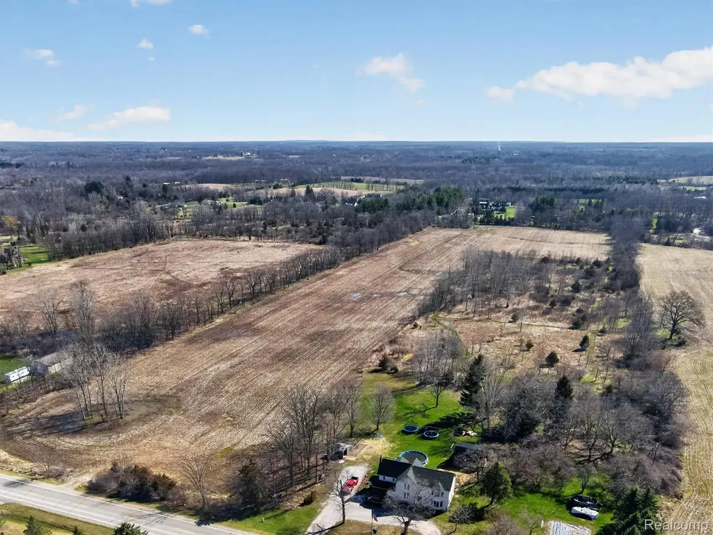 000 N Burkhart Howell Township MI 48843