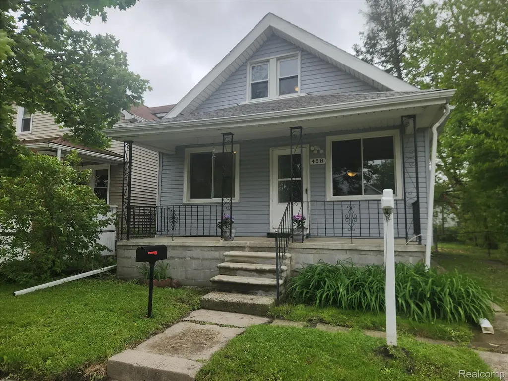 428 E Milton Avenue Hazel Park City MI 48030