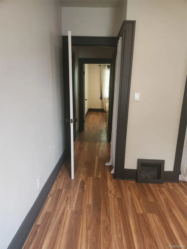 428 E Milton Avenue Hazel Park City MI 48030
