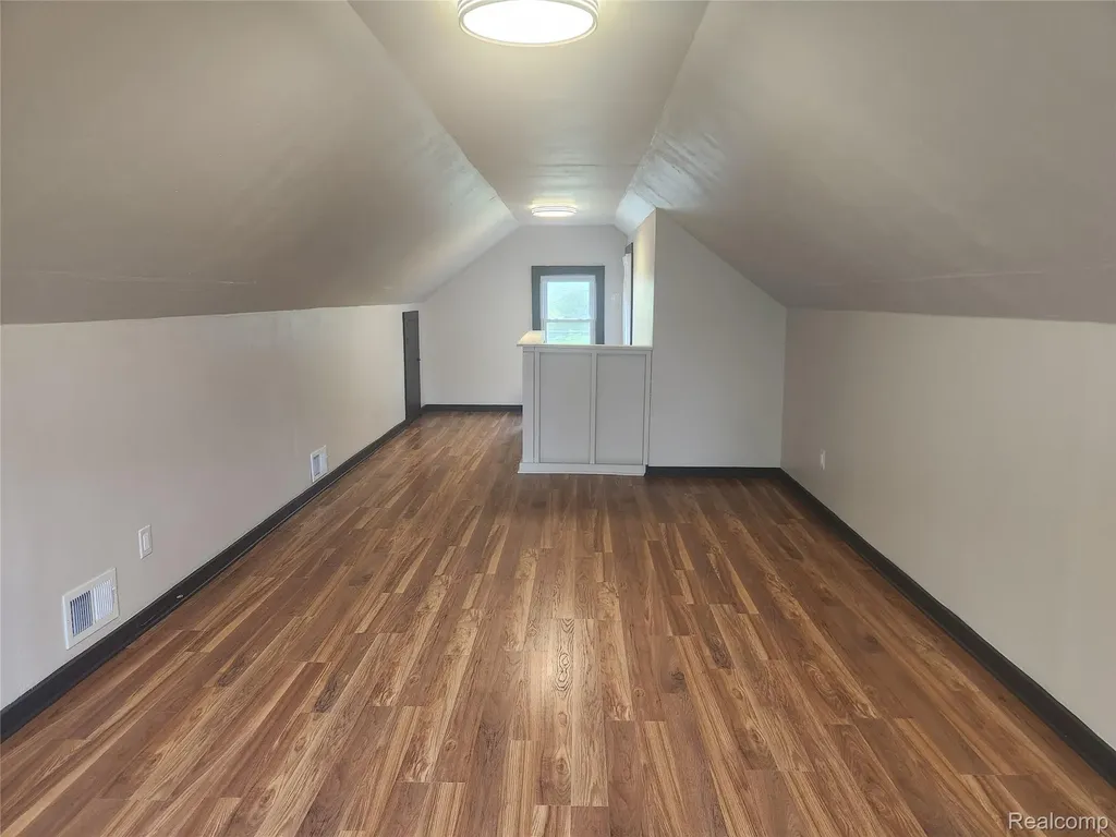 428 E Milton Avenue Hazel Park City MI 48030