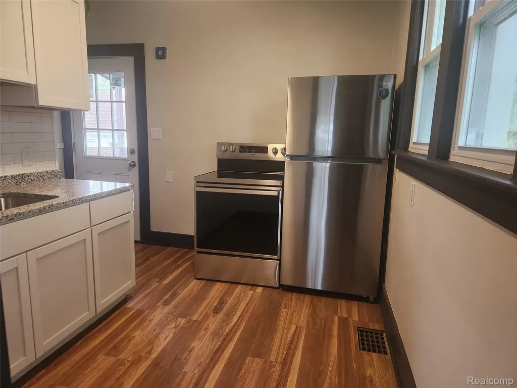 428 E Milton Avenue Hazel Park City MI 48030