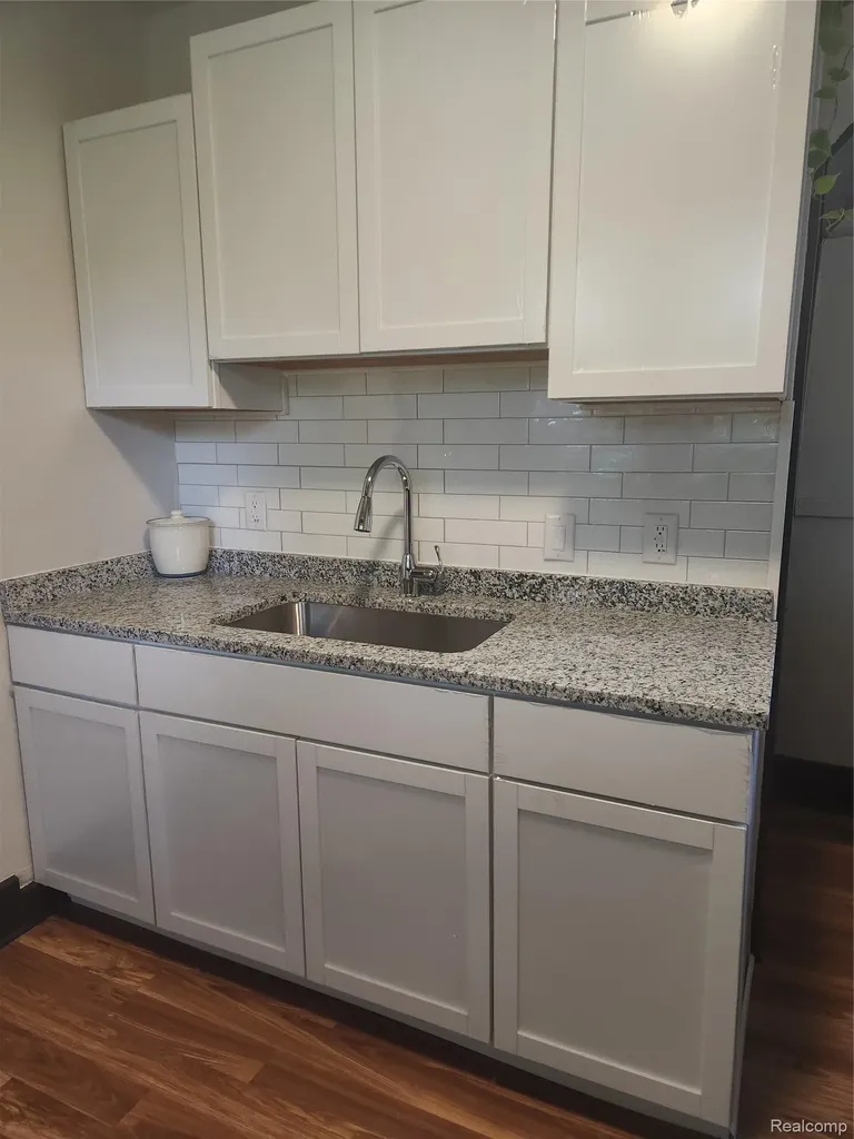 428 E Milton Avenue Hazel Park City MI 48030