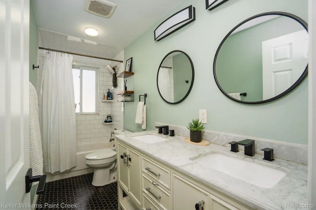 21414 Westview Avenue Royal Oak Charter Township MI 48220