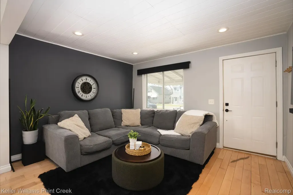 21414 Westview Avenue Royal Oak Charter Township MI 48220