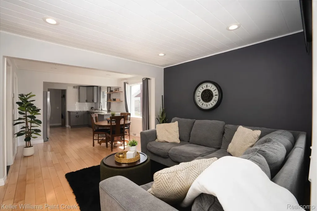 21414 Westview Avenue Royal Oak Charter Township MI 48220