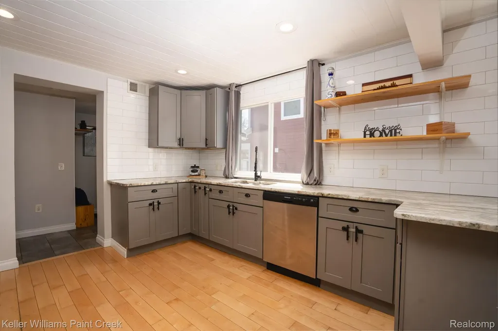 21414 Westview Avenue Royal Oak Charter Township MI 48220