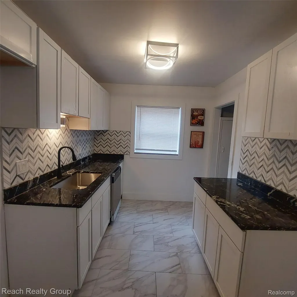 18076 Washburn Street Detroit City MI 48221