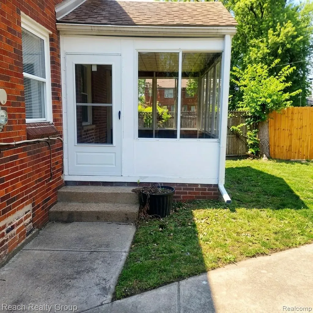 18076 Washburn Street Detroit City MI 48221