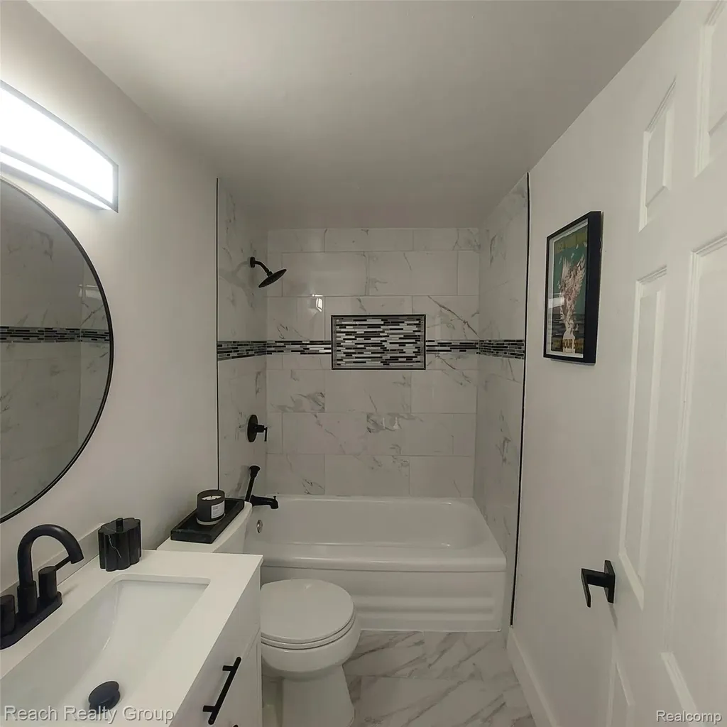 18076 Washburn Street Detroit City MI 48221
