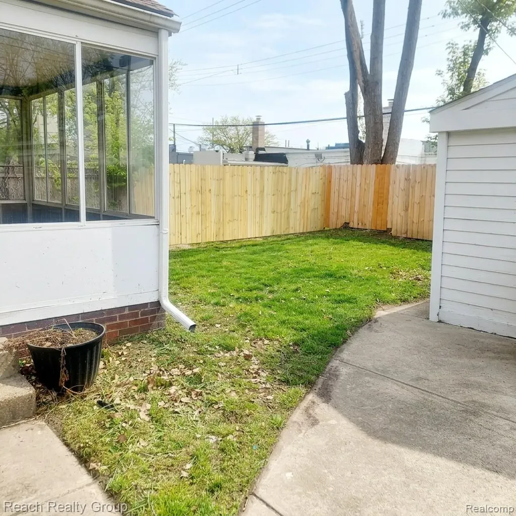 18076 Washburn Street Detroit City MI 48221