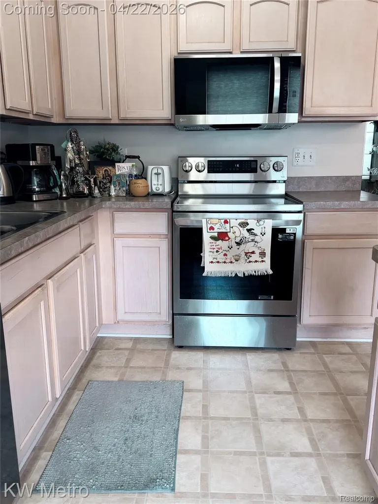 25409 Saint James Southfield City MI 48075