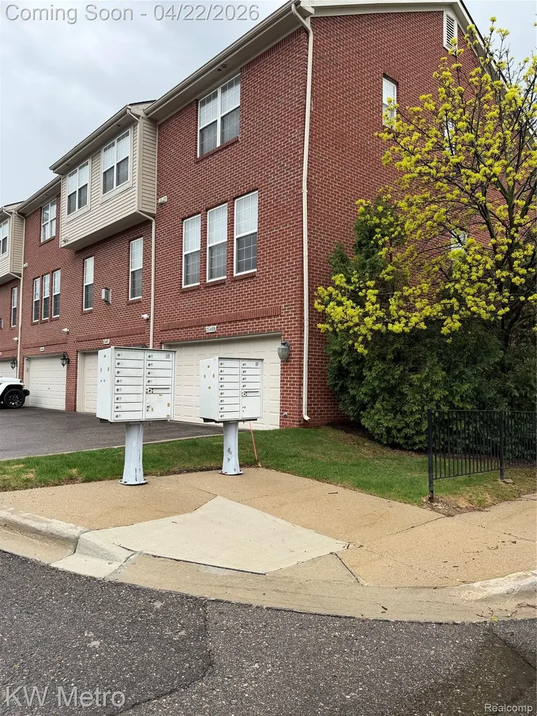 25409 Saint James Southfield City MI 48075
