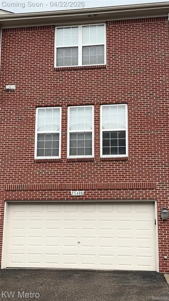 25409 Saint James Southfield City MI 48075