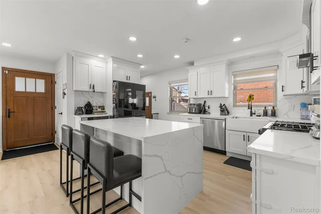 24161 Oxford Street Dearborn City MI 48124