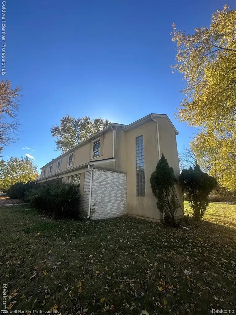 29585 Woodhaven Lane Southfield City MI 48076