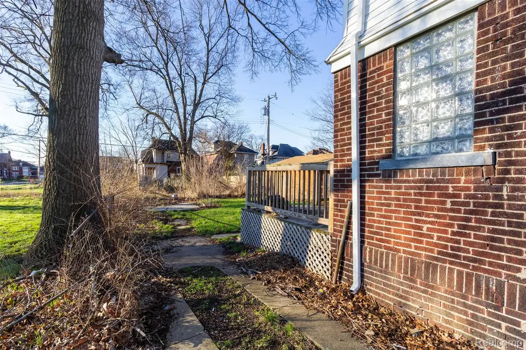 2261 Lawrence Street Detroit City MI 48206