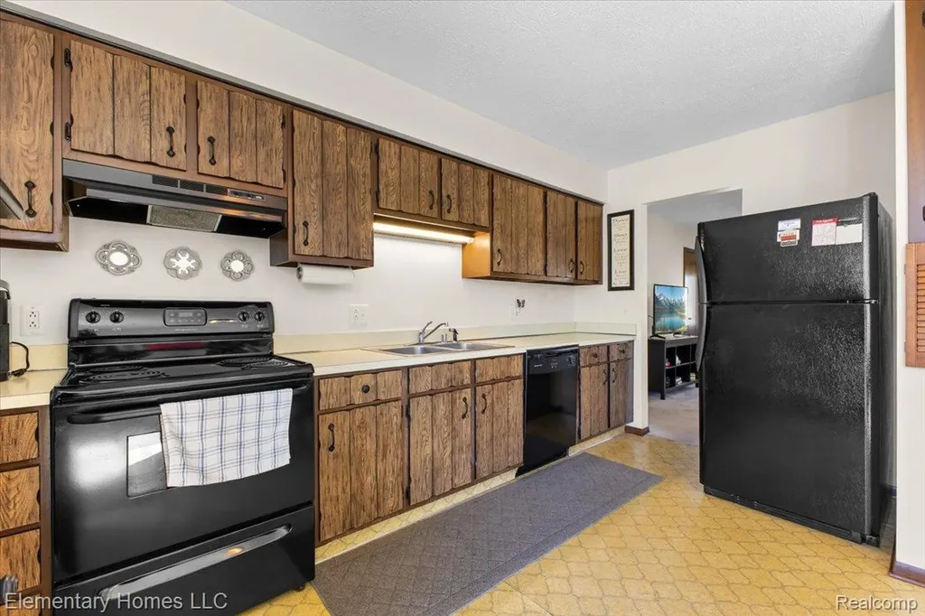 1650 Cove Road Wales Township MI 48027