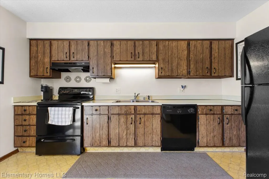 1650 Cove Road Wales Township MI 48027