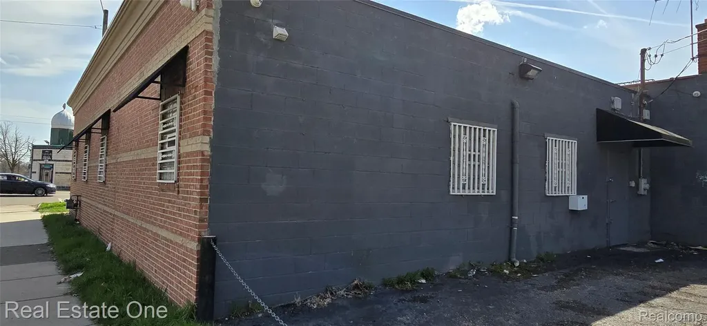 16000 W Warren Avenue Detroit City MI 48228
