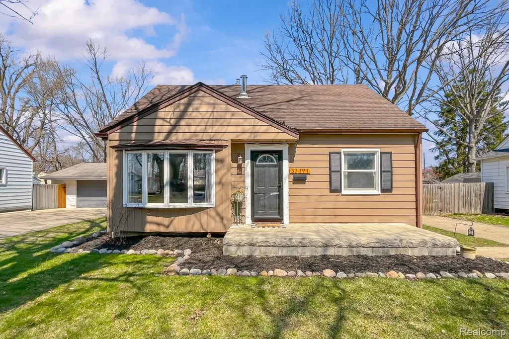 33494 Pierce Street Garden City City MI 48135
