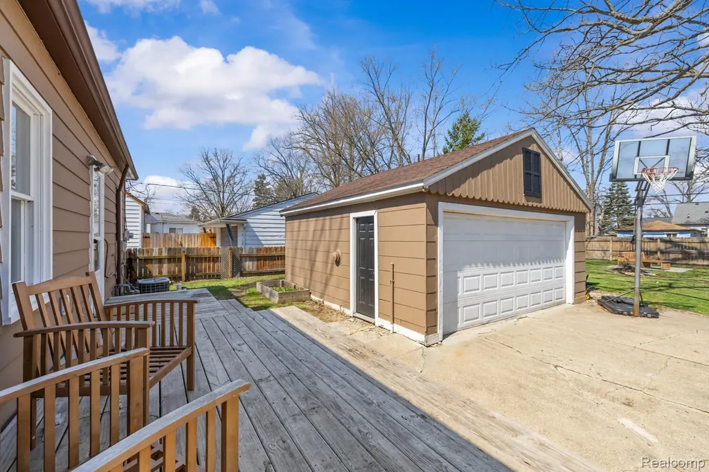 33494 Pierce Street Garden City City MI 48135