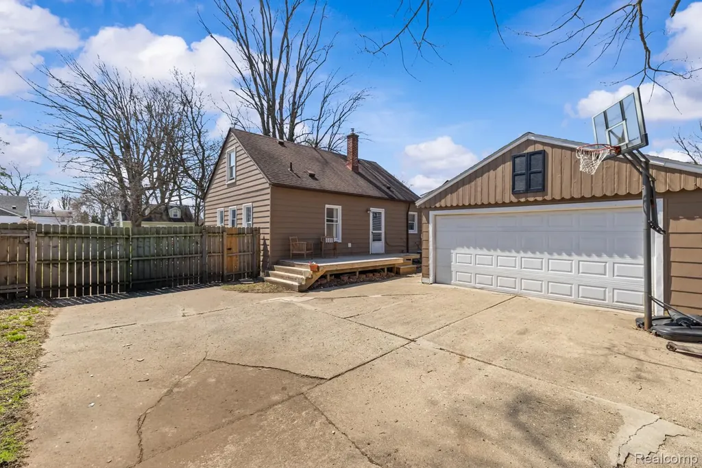 33494 Pierce Street Garden City City MI 48135