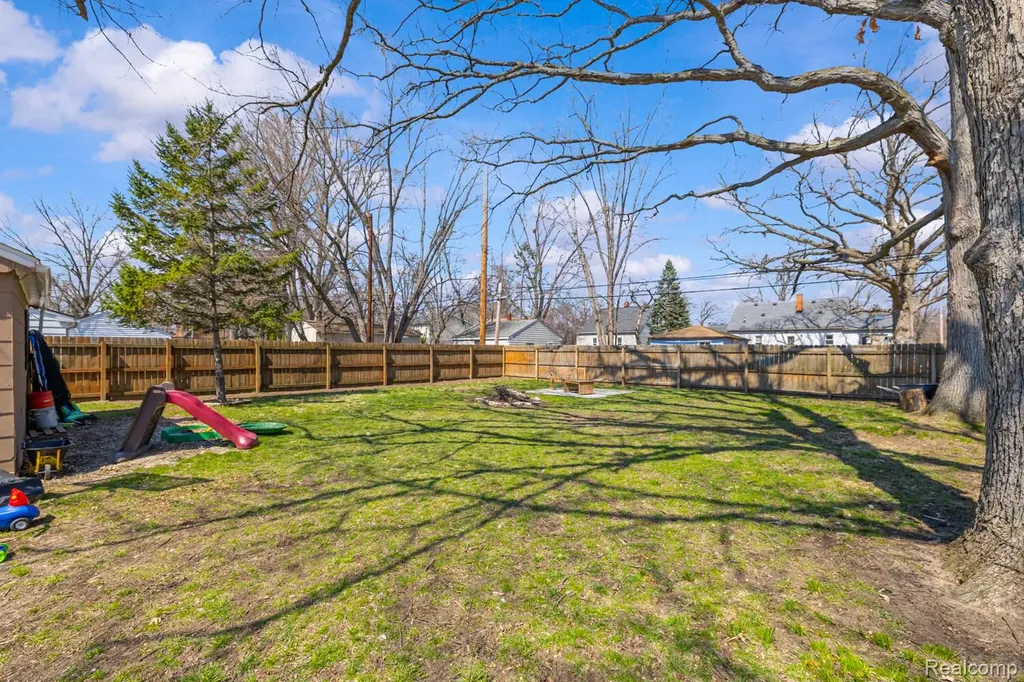 33494 Pierce Street Garden City City MI 48135