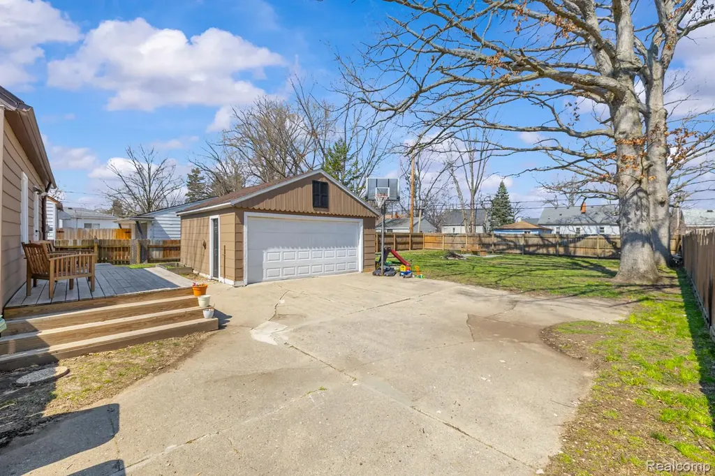 33494 Pierce Street Garden City City MI 48135