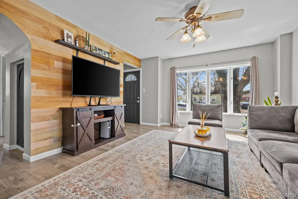 33494 Pierce Street Garden City City MI 48135