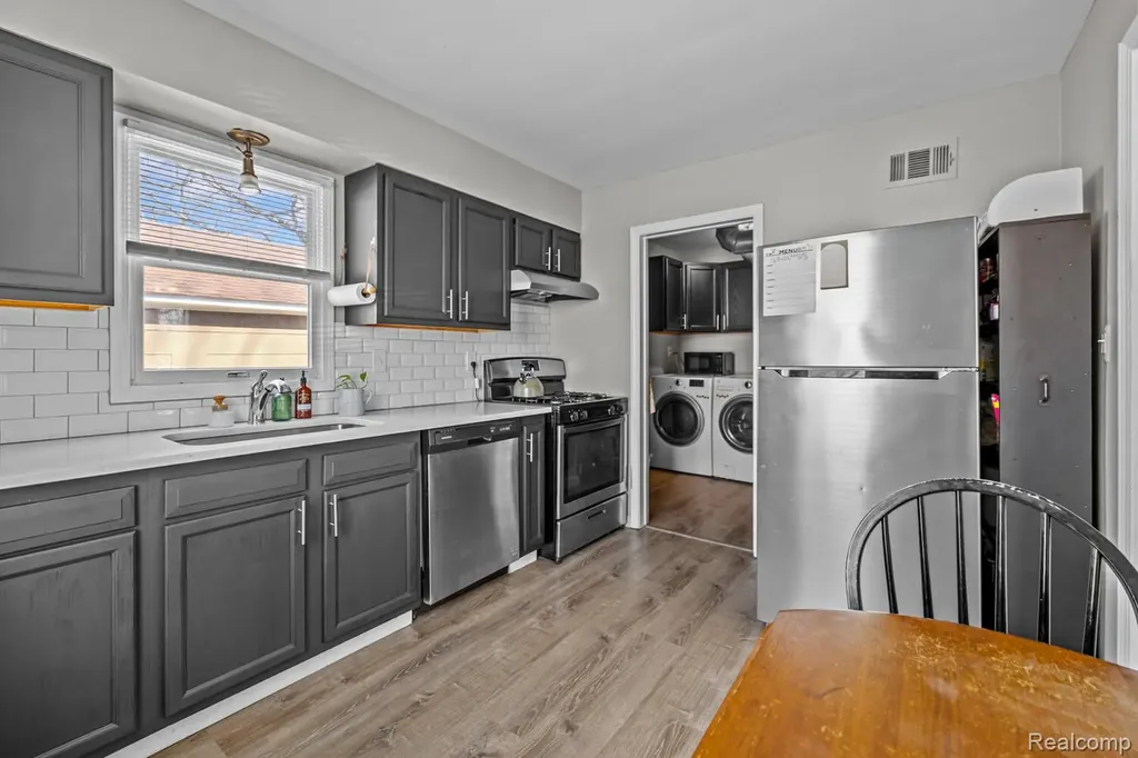 33494 Pierce Street Garden City City MI 48135