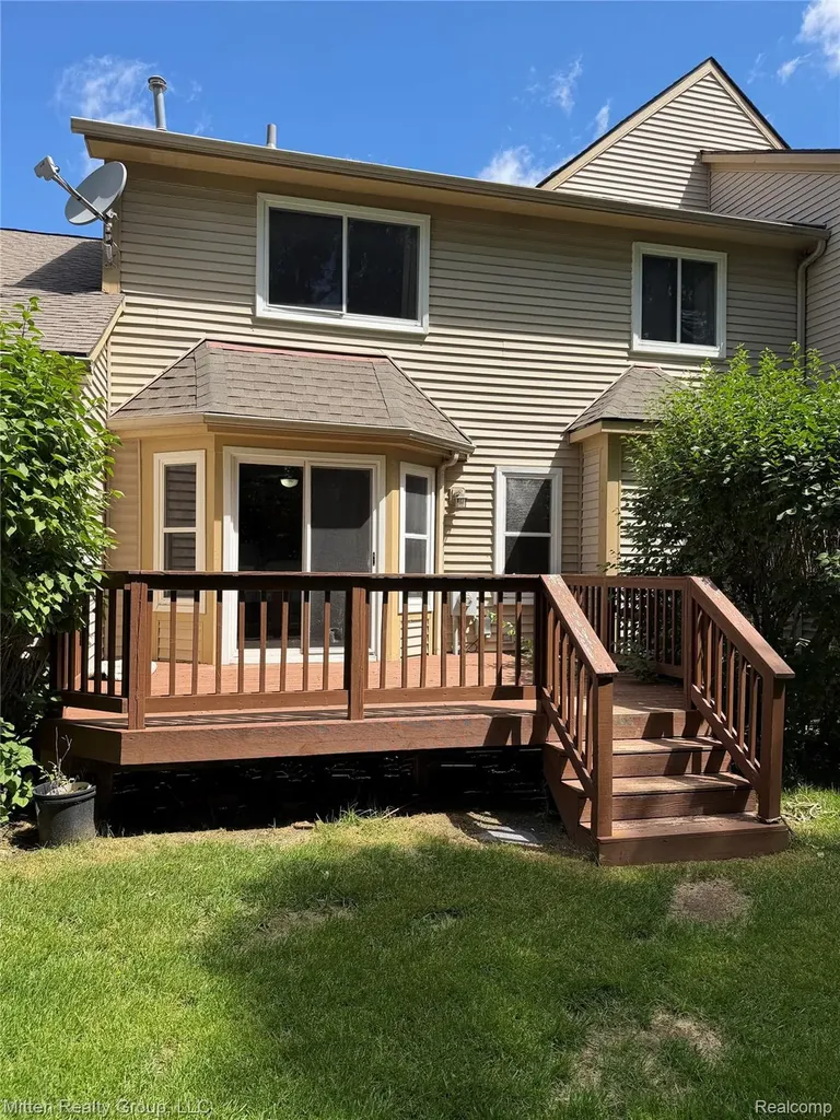 8025 Springdale Drive White Lake Charter Township MI 48386