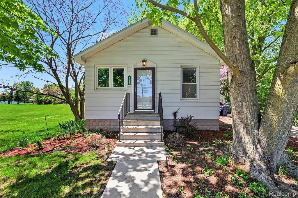 4331 N Michigan Avenue Carrollton Township MI 48604