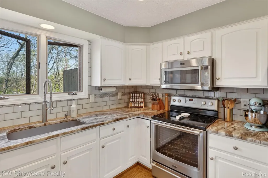 6626 Ridgeview Drive Independence Charter Township MI 48346