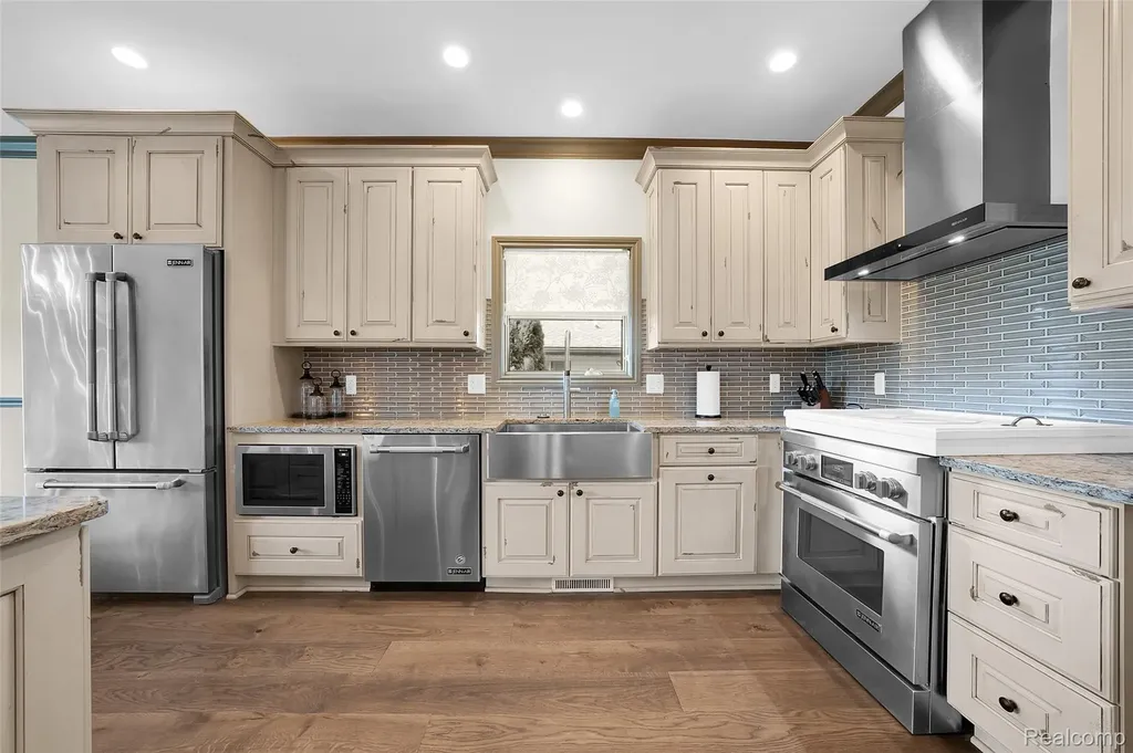 39611 Lakeshore Drive Harrison Charter Township MI 48045